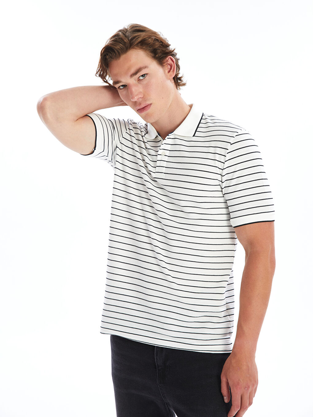 تي شيرت رجالي بياقة بولو وكم قصير مخطط