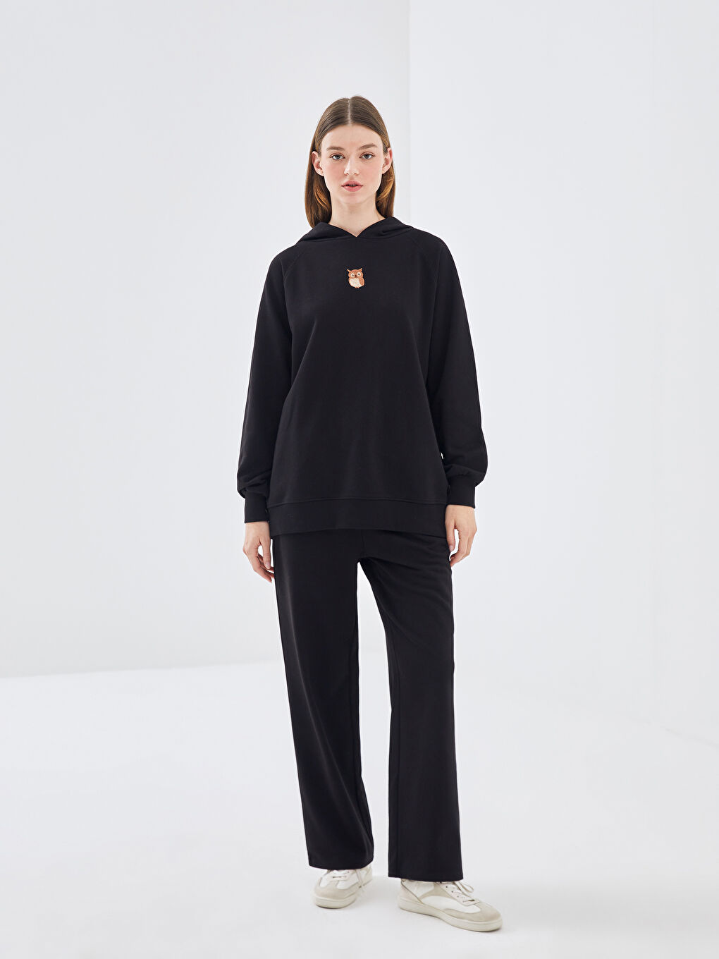 LCW Modest Yeni Siyah Kapüşonlu Nakışlı Oversize Kadın Kalın Sweatshirt Tunik - 1