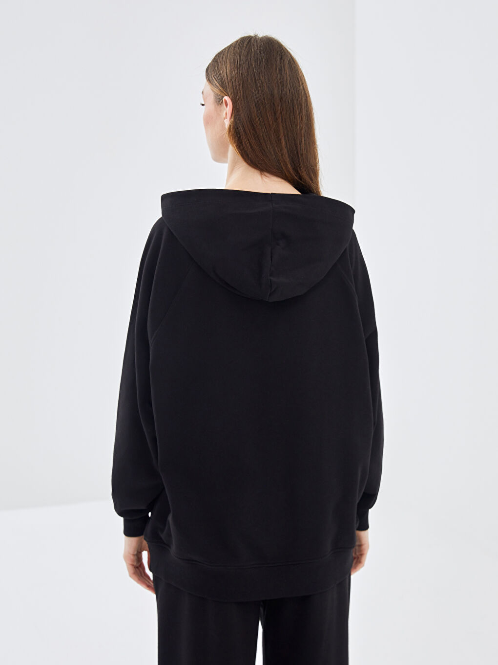 LCW Modest Yeni Siyah Kapüşonlu Nakışlı Oversize Kadın Kalın Sweatshirt Tunik - 3