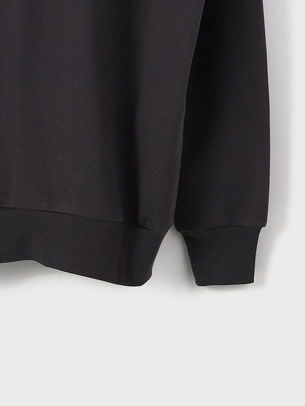 سويت شيرت كم طويل بكابوش للسيدات-2