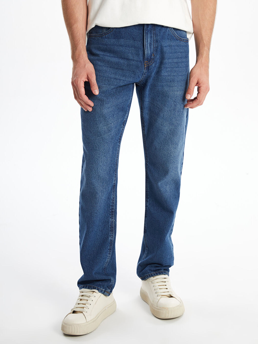 779 Джинсы Мужские Прямого Кроя-1