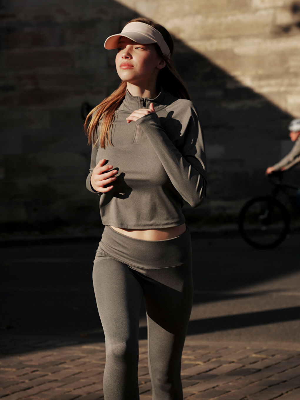 Antrasit Dik Yaka Kadın Spor Tişört-1