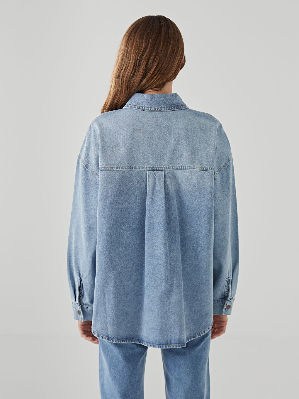 უბრალო გრძელმკლავიანი ჯინსის პერანგის ქურთუკი ქალებისთვის-3