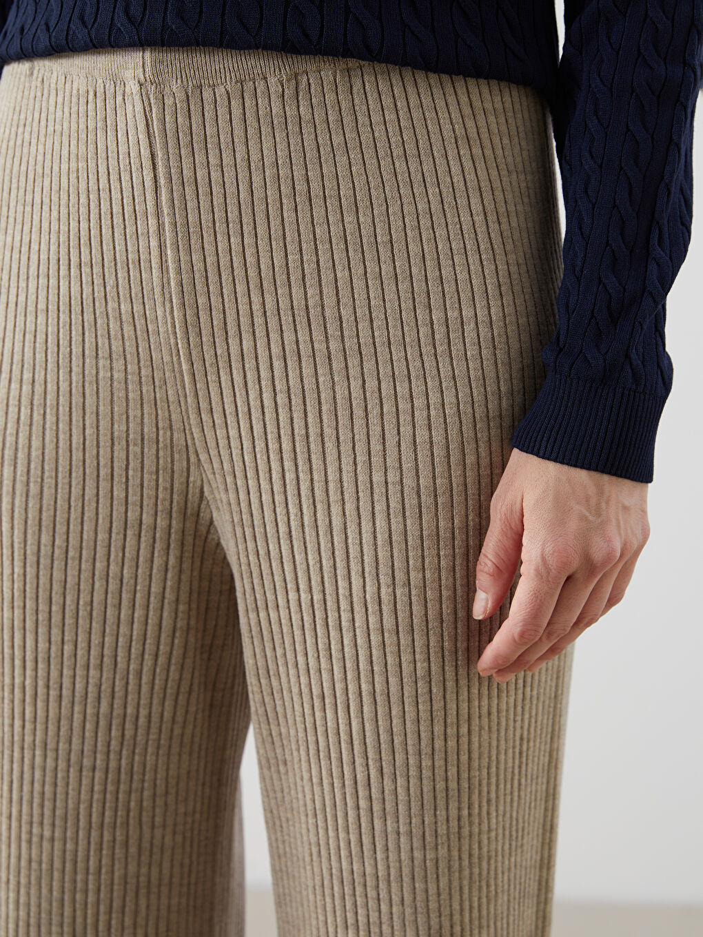 LCW Comfort Bej Beli Lastikli Kadın Triko Pantolon - 2