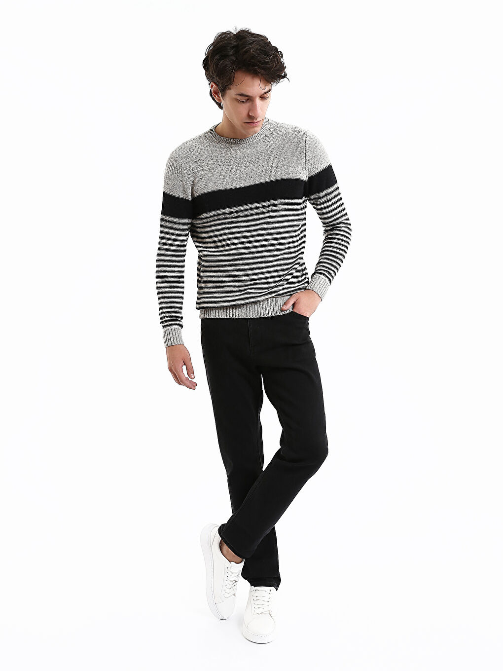 Crew Neck Striped Men's Knitwear Sweater-1
