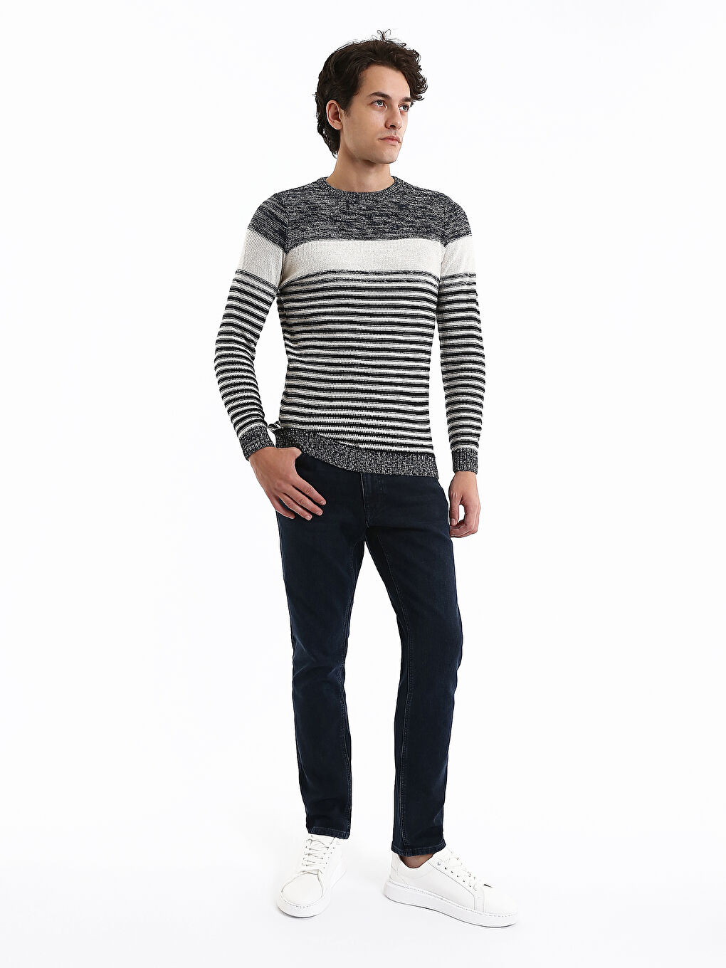 سترة تريكو مخططة بياقة دائرية للرجال-1