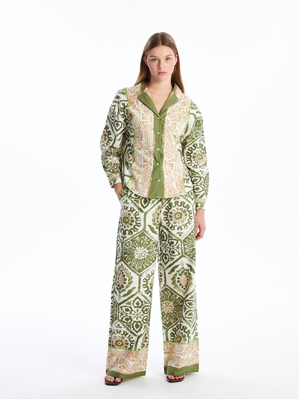 بنطلون نسائي بنقشة بخصر مرن