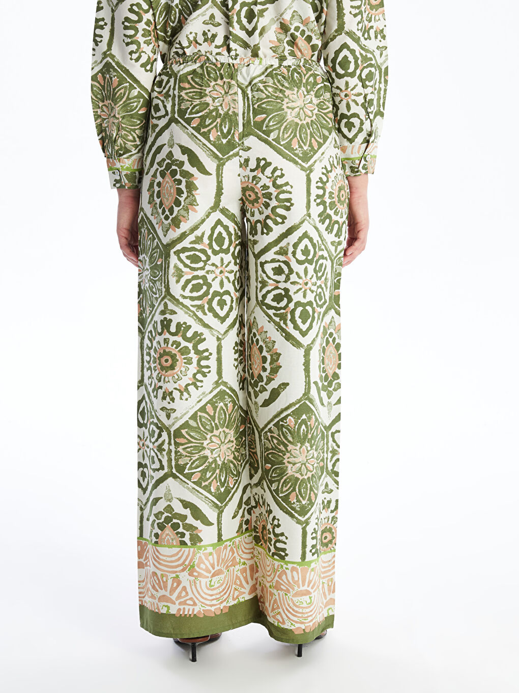 بنطلون نسائي بنقشة بخصر مرن-3