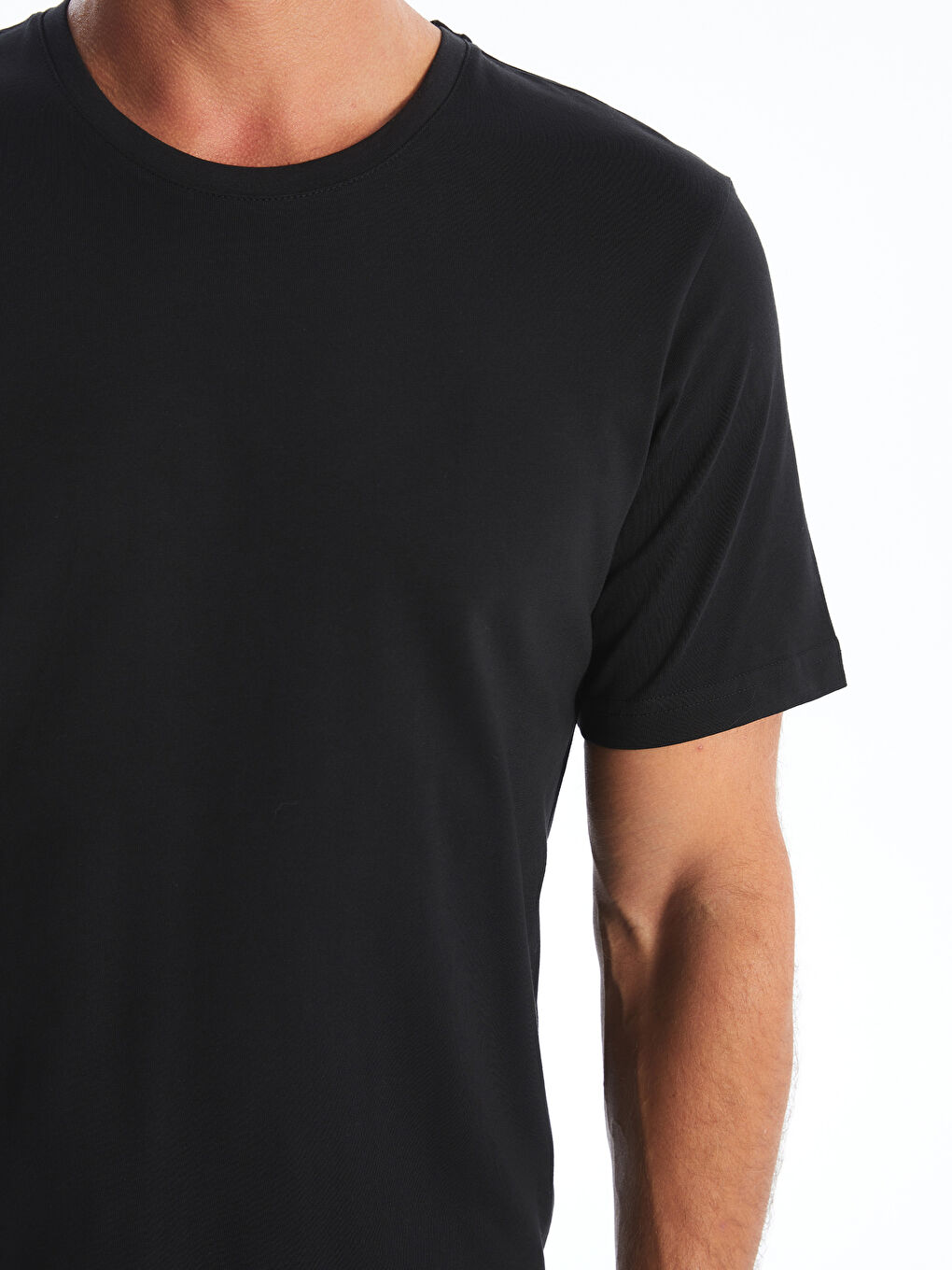 Siyah Bisiklet Yaka Penye Erkek Tişört-2