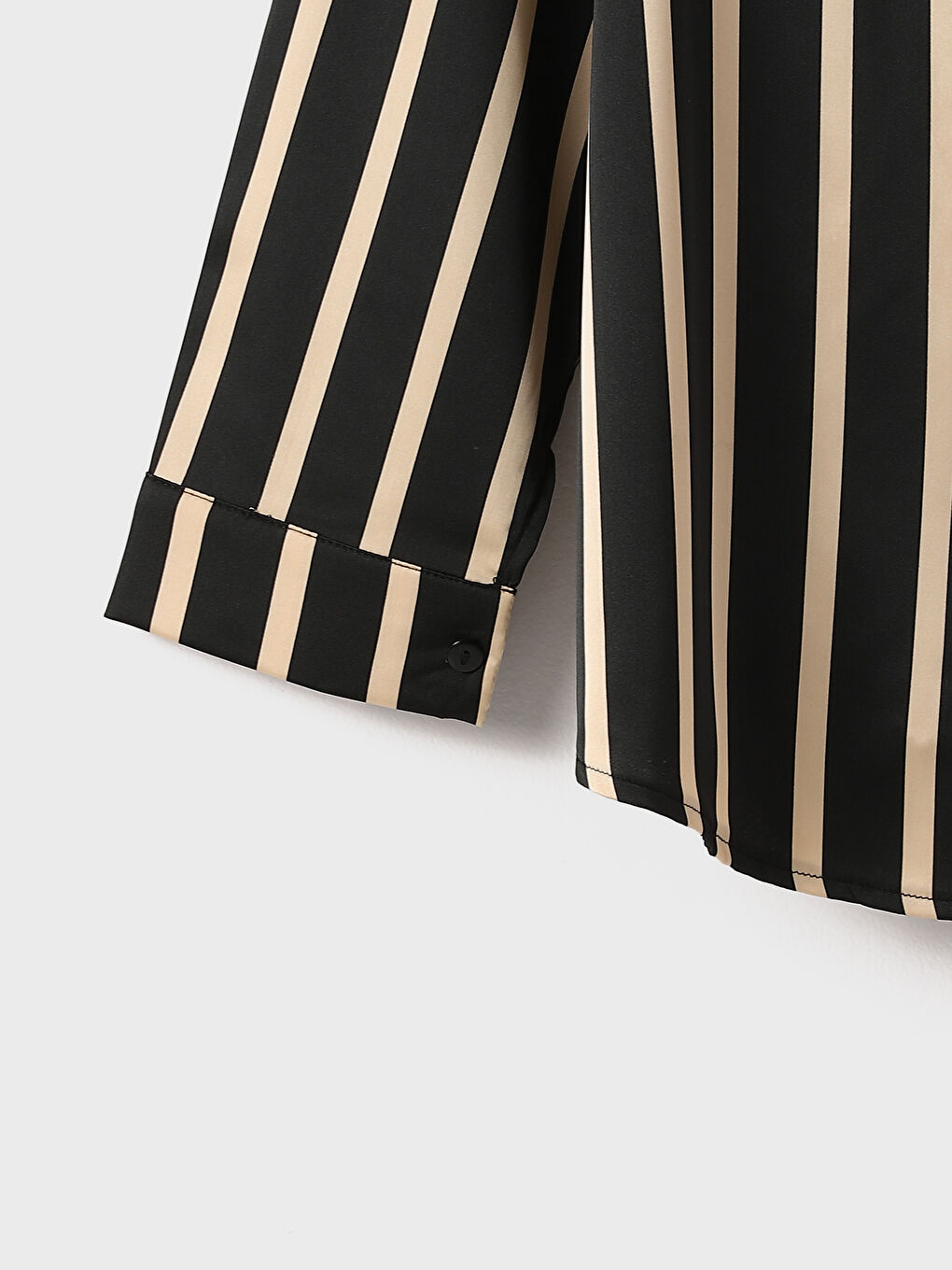 قميص مخطط أوفراسايز للسيدات-3