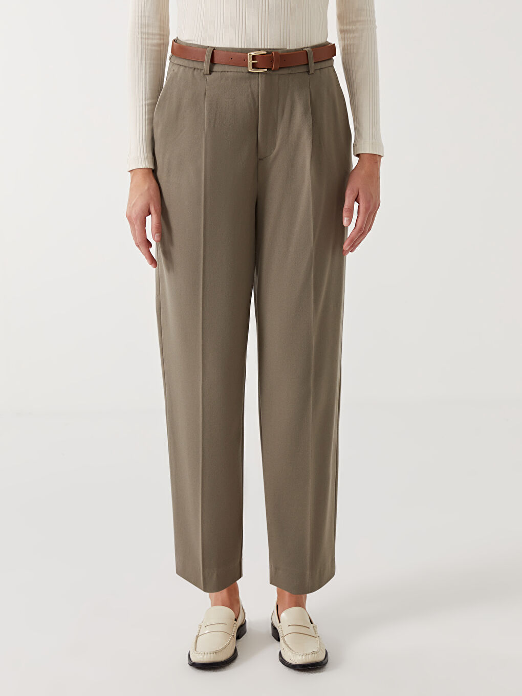 Haki Beli Kemerli Havuç Kesim Kadın Pantolon-1