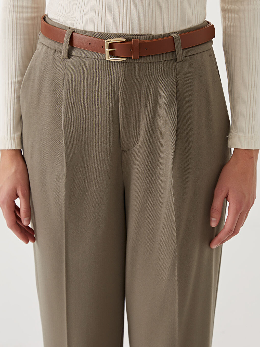 Haki Beli Kemerli Havuç Kesim Kadın Pantolon-2