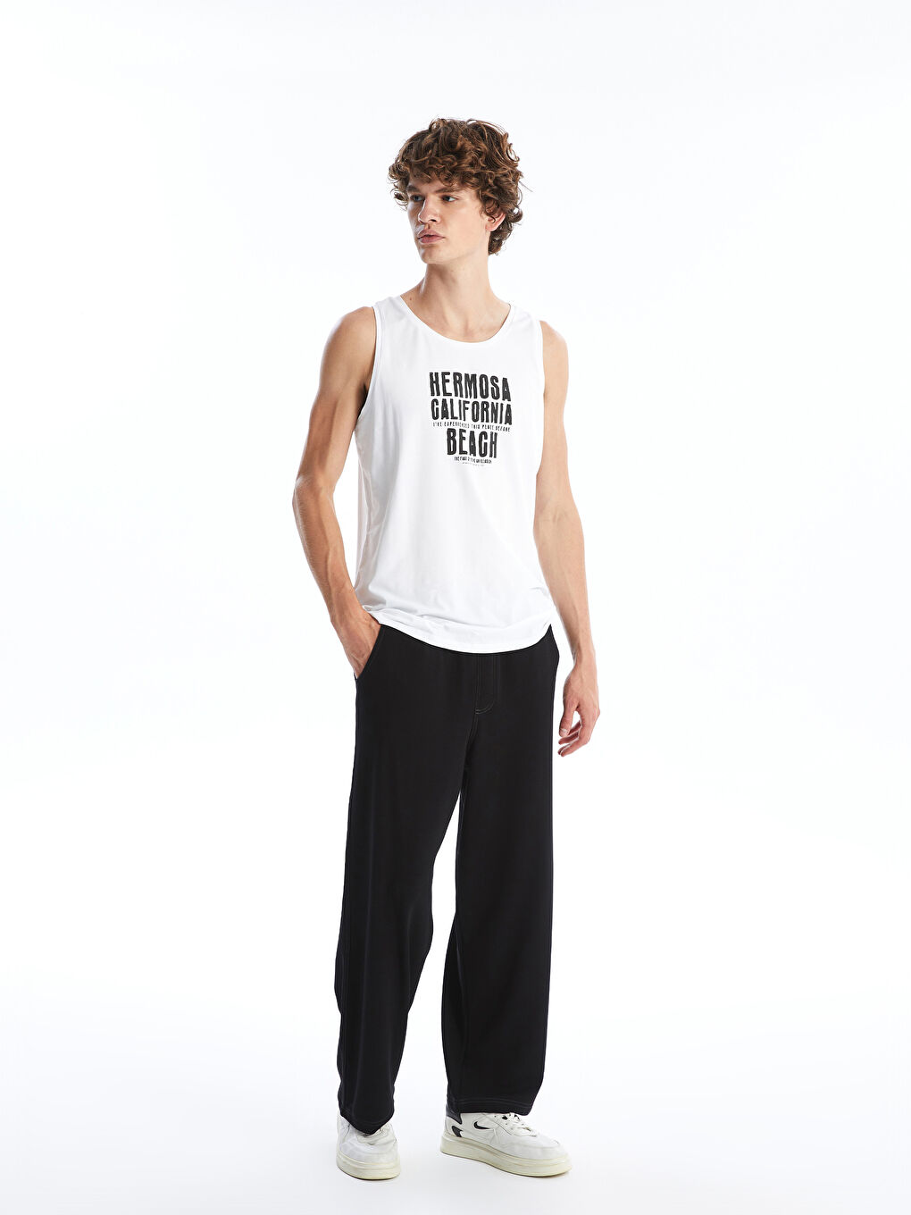 تيشيرت بدون أكمام مطبوع برقبة دائرية للرجال-1