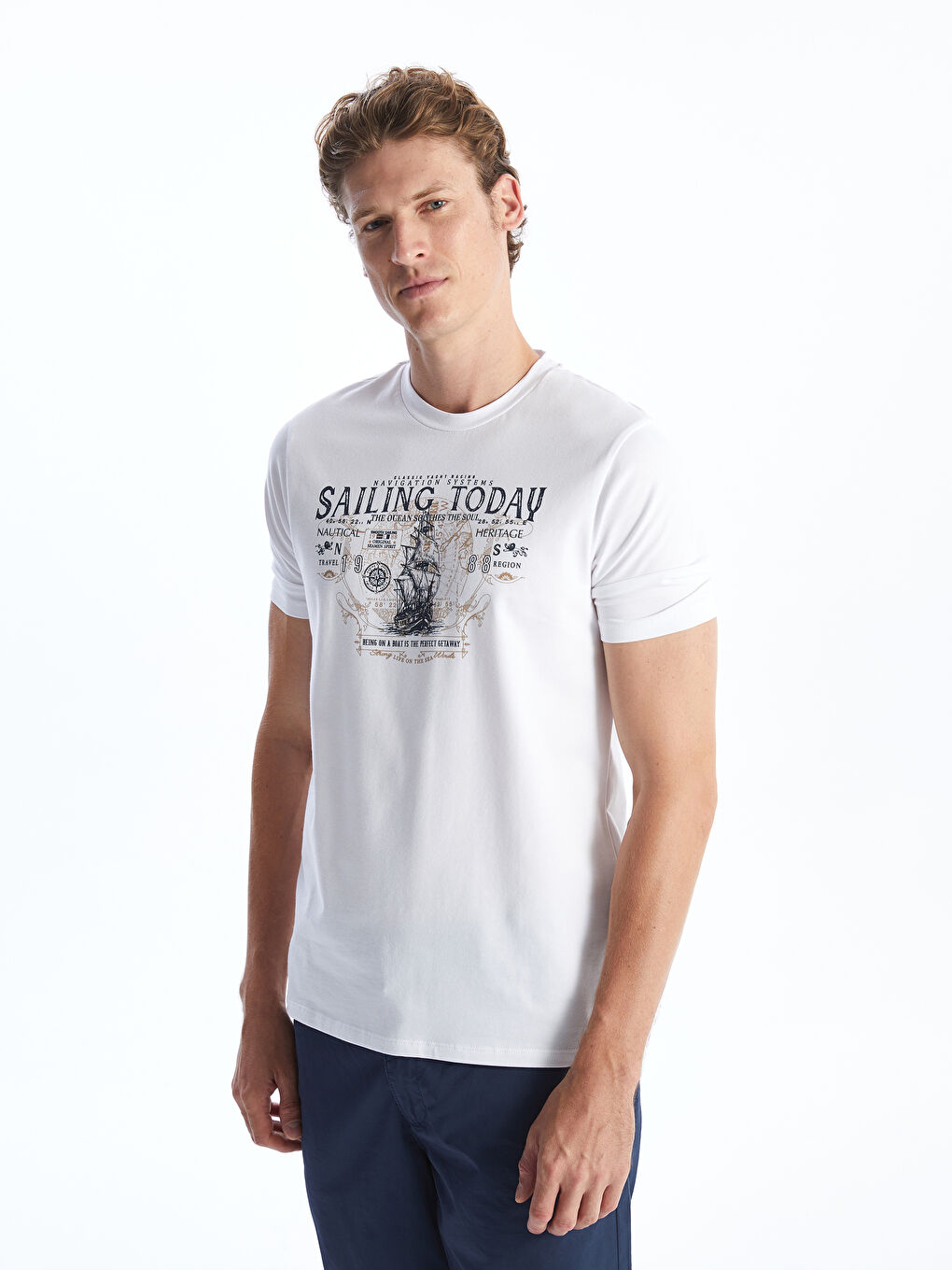 تيشيرت مطبوع برقبة دائرية وكم قصير للرجال