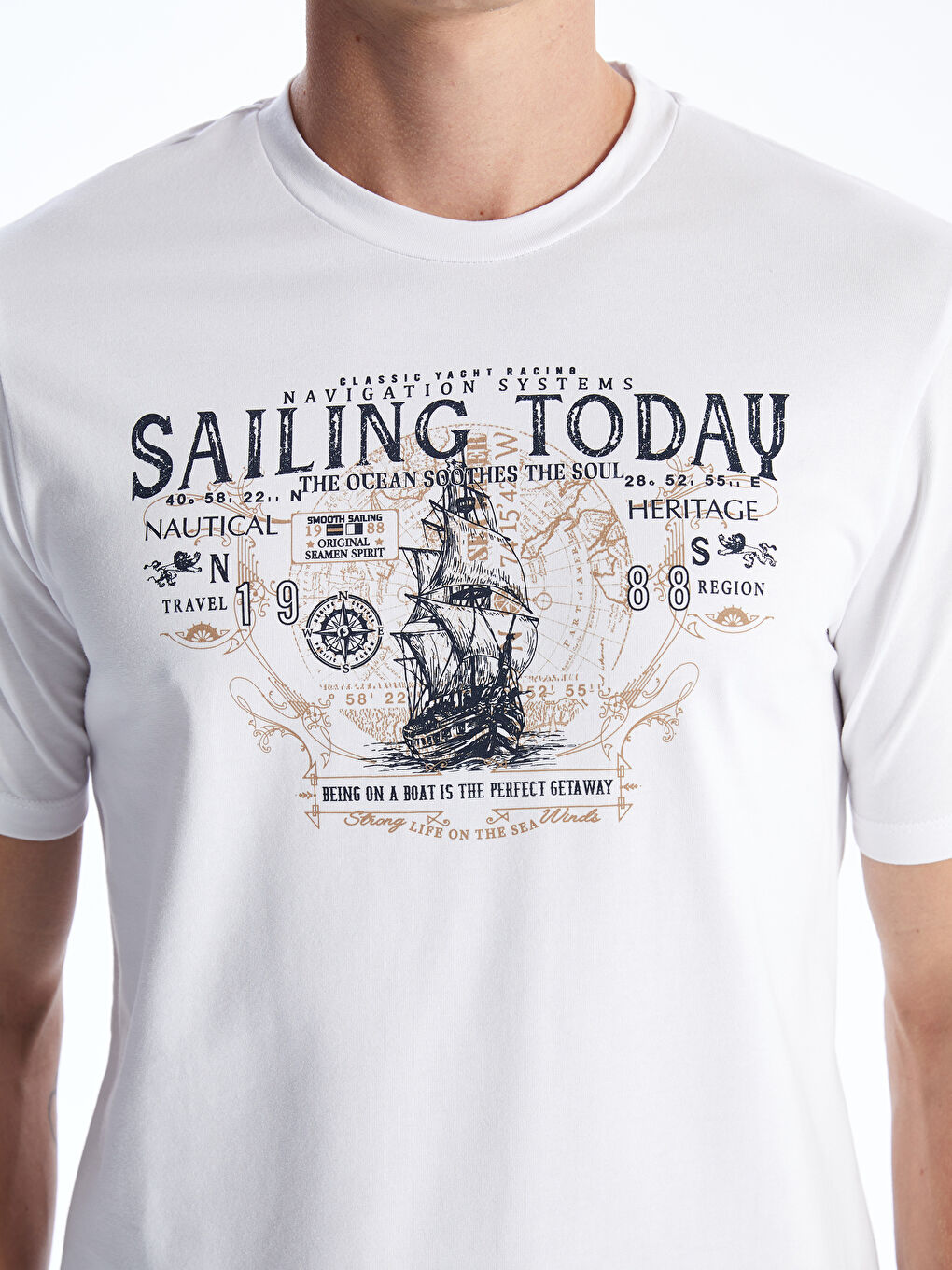 تيشيرت مطبوع برقبة دائرية وكم قصير للرجال-2