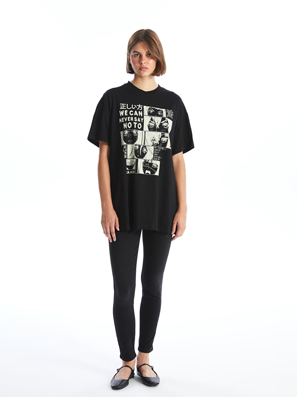 تيشيرت نسائي واسع الحجم بطبعة برقبة دائرية وأكمام قصيرة-1