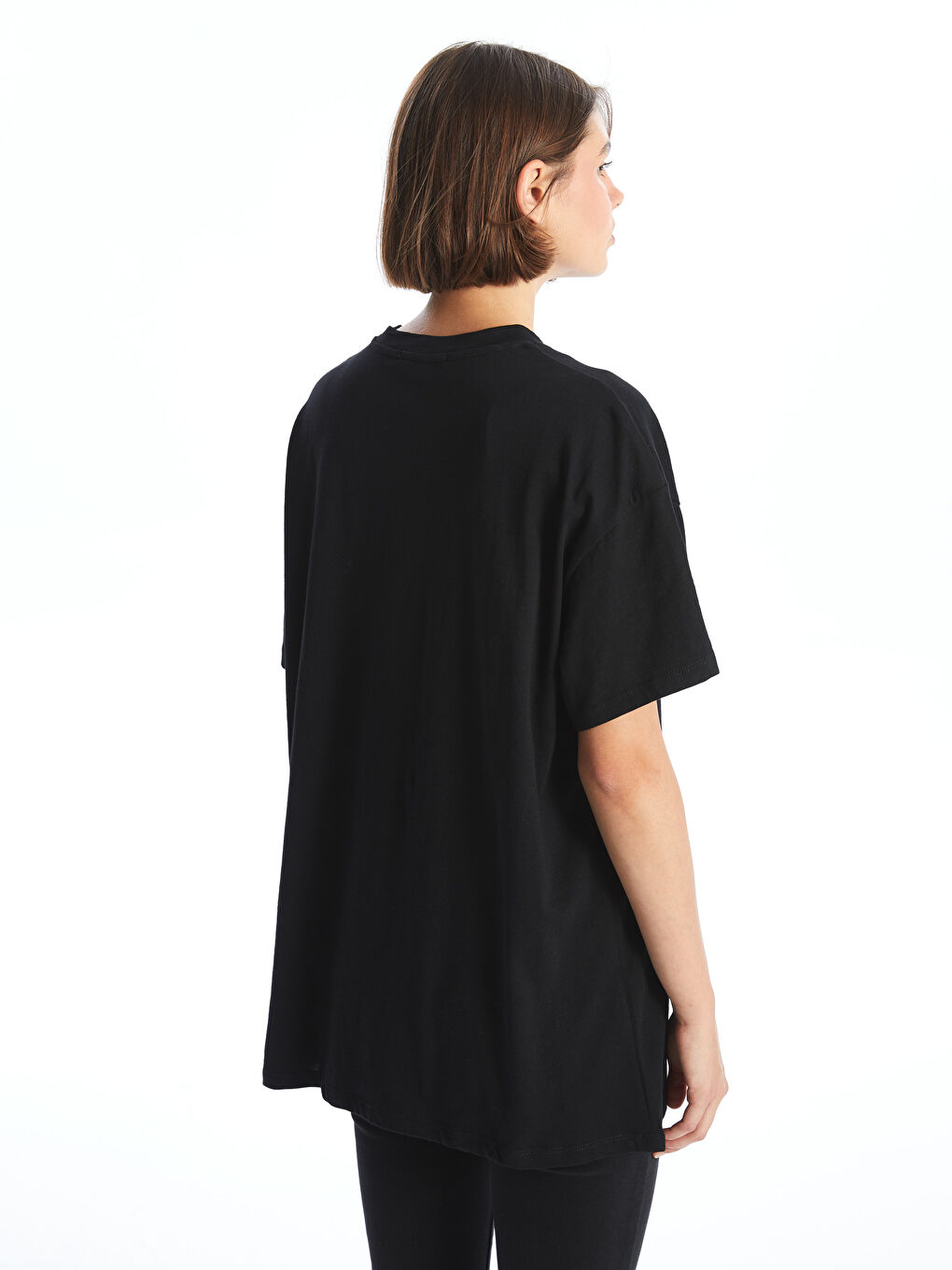 تيشيرت نسائي واسع الحجم بطبعة برقبة دائرية وأكمام قصيرة-3