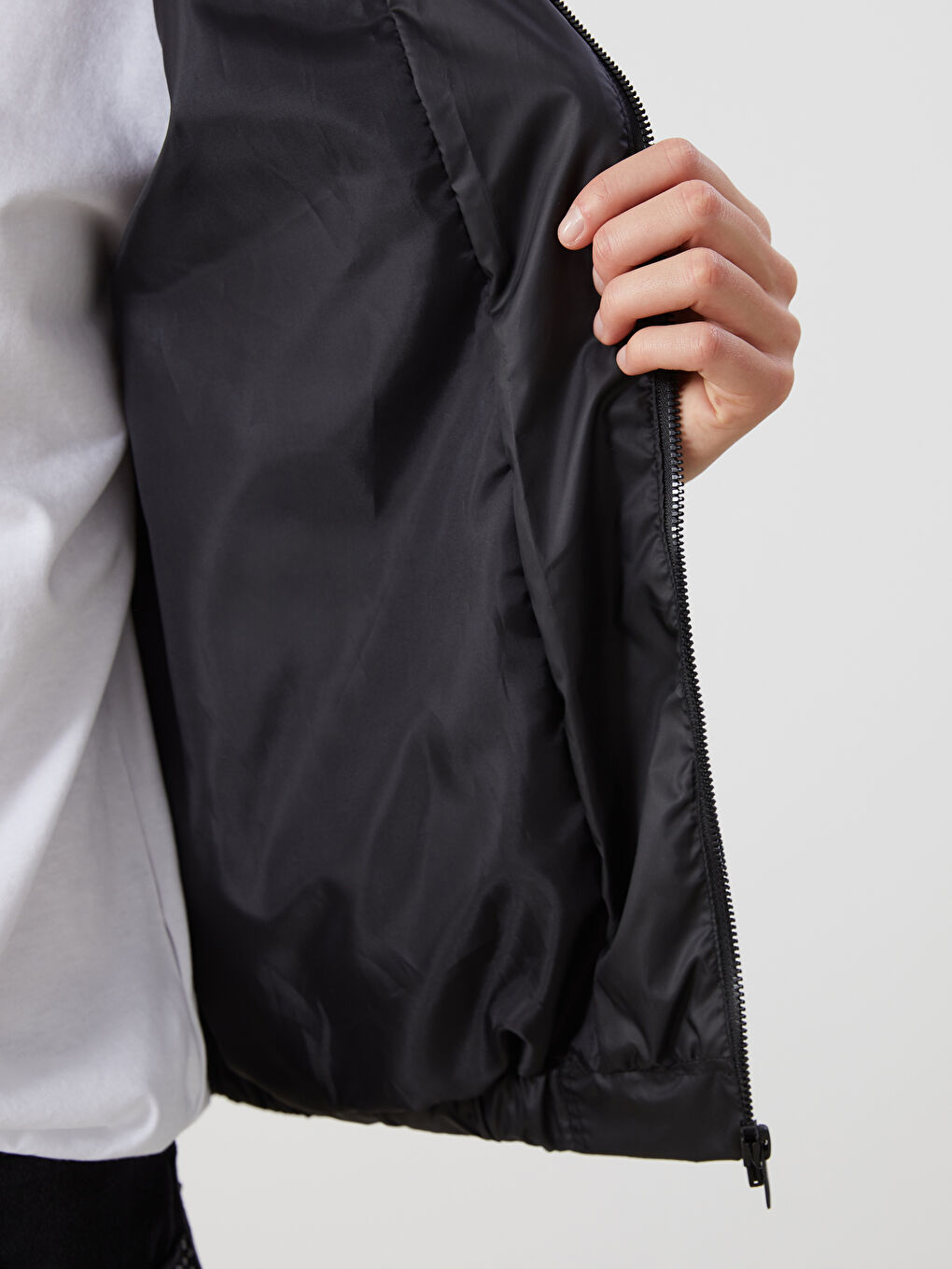 Siyah Kapüşonlu Oversize Kadın Yağmurluk-3