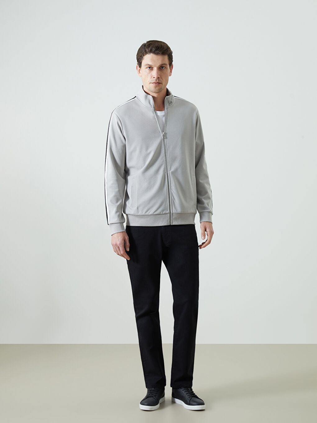 LCWAIKIKI Basic Gri Dik Yaka Uzun Kollu Erkek Fermuarlı Sweatshirt - 1