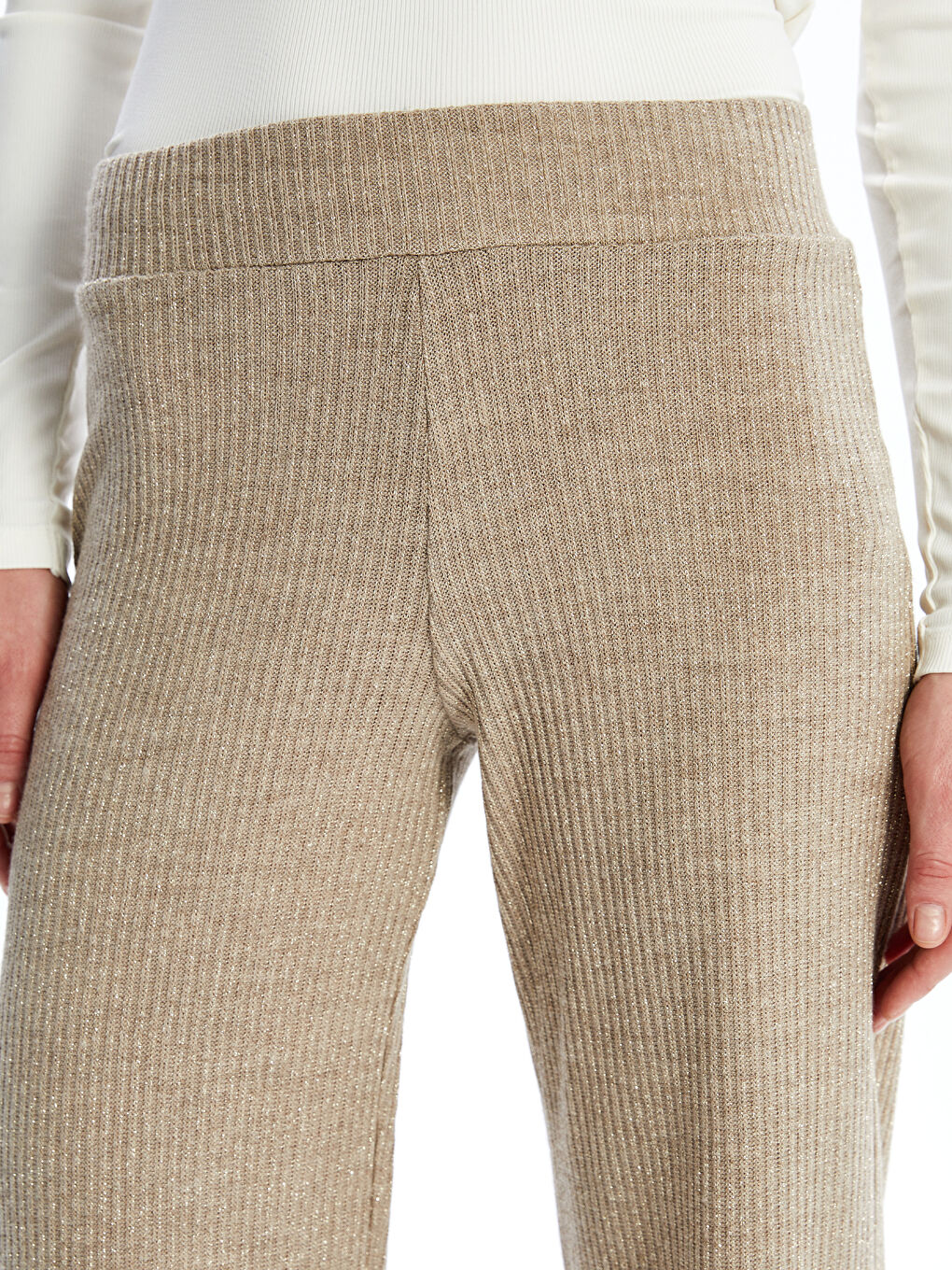 Bej Beli Lastikli Parlak Görünümlü Kadın Triko Pantolon-2