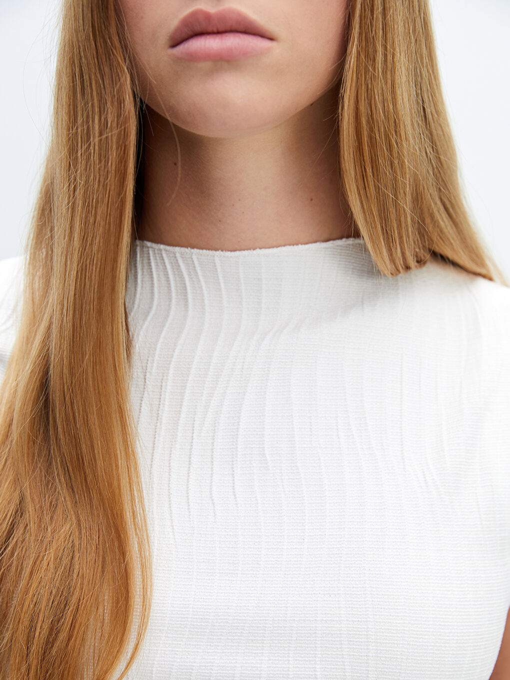 Ekru Bisiklet Yaka Dokulu Kadın Bluz-2