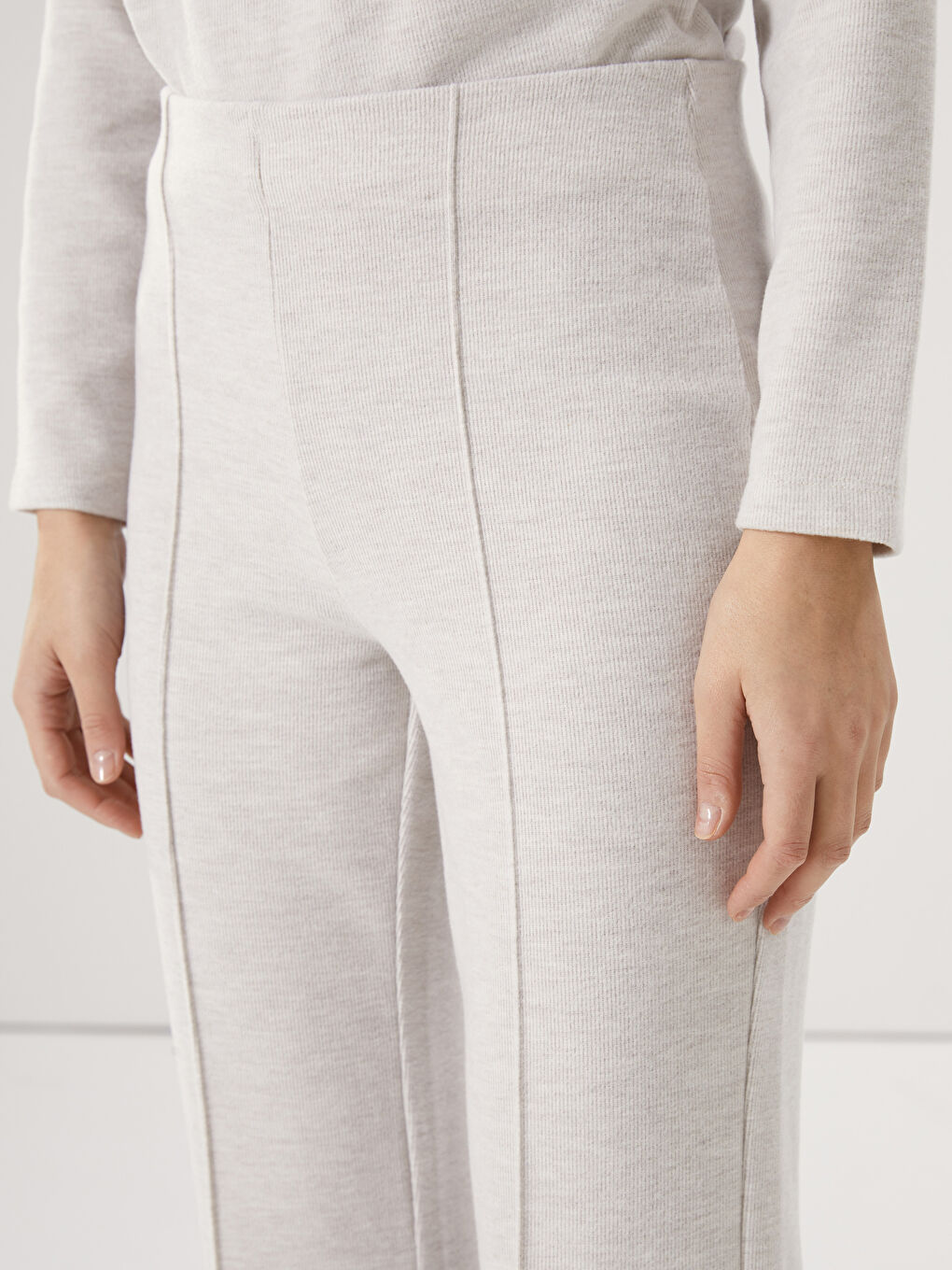 LCW Comfort پانتۆڵی ئارەقە بۆ ژنان بە کەمەر لاستیک -W4J639Z8-L8Q