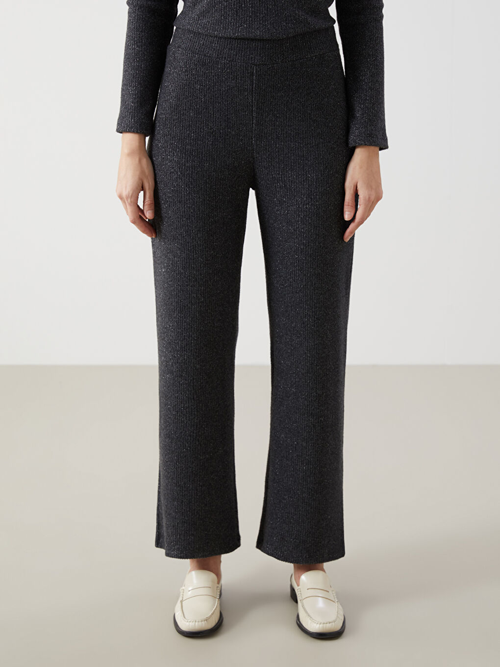 Antrasit Beli Lastikli Parlak Görünümlü Kadın Eşofman Altı-1