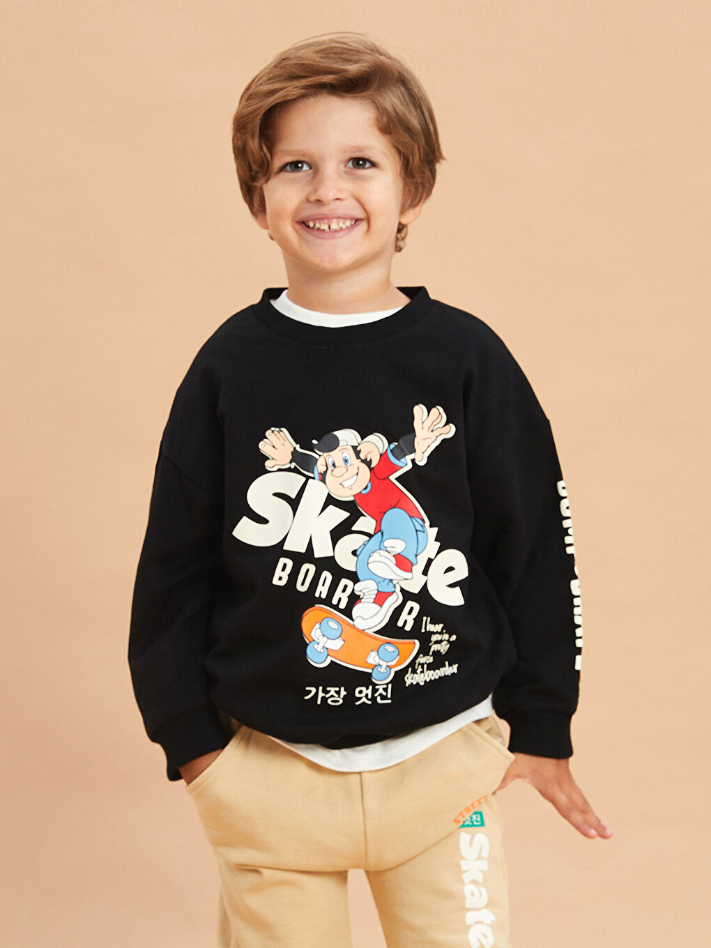 LCW Kids Yeni Siyah Bisiklet Yaka Nostaljik Maymun Baskılı Erkek Bebek Sweatshirt