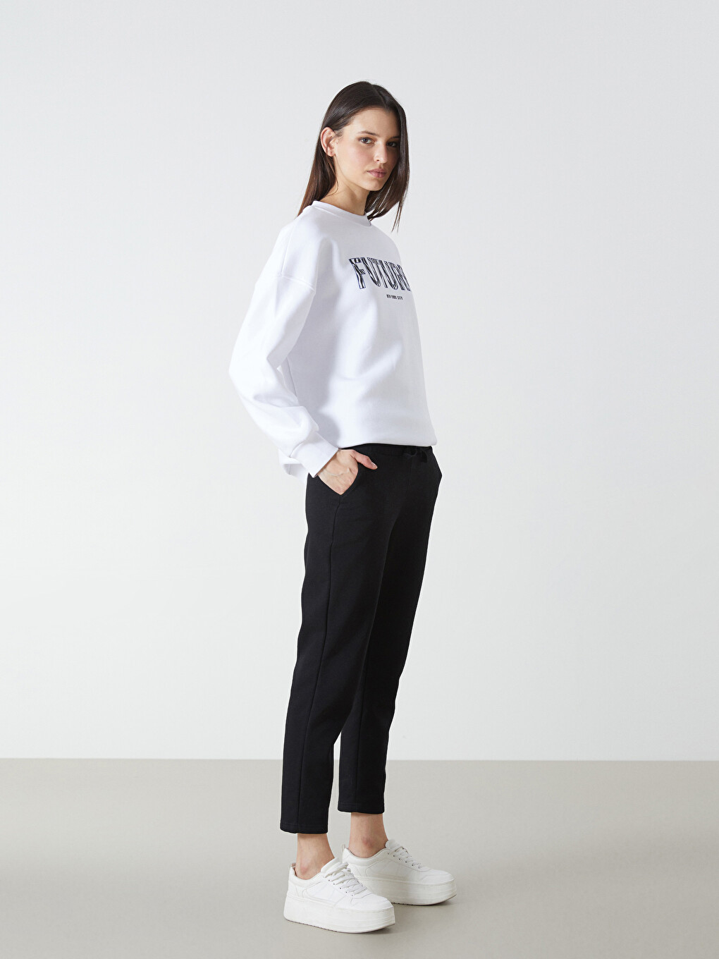 Women's Sweatpants With Elastic Waist