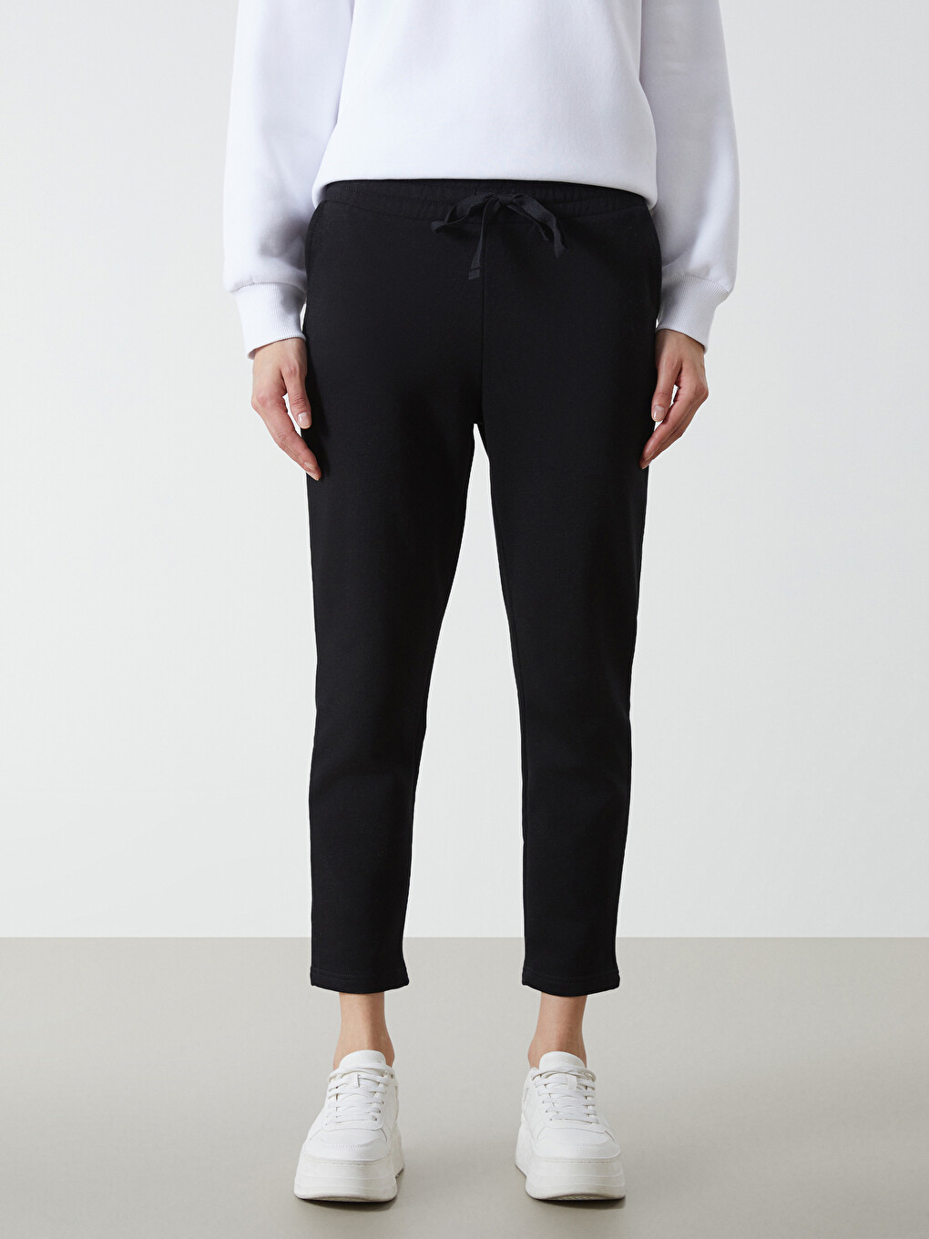 Women's Sweatpants With Elastic Waist-1