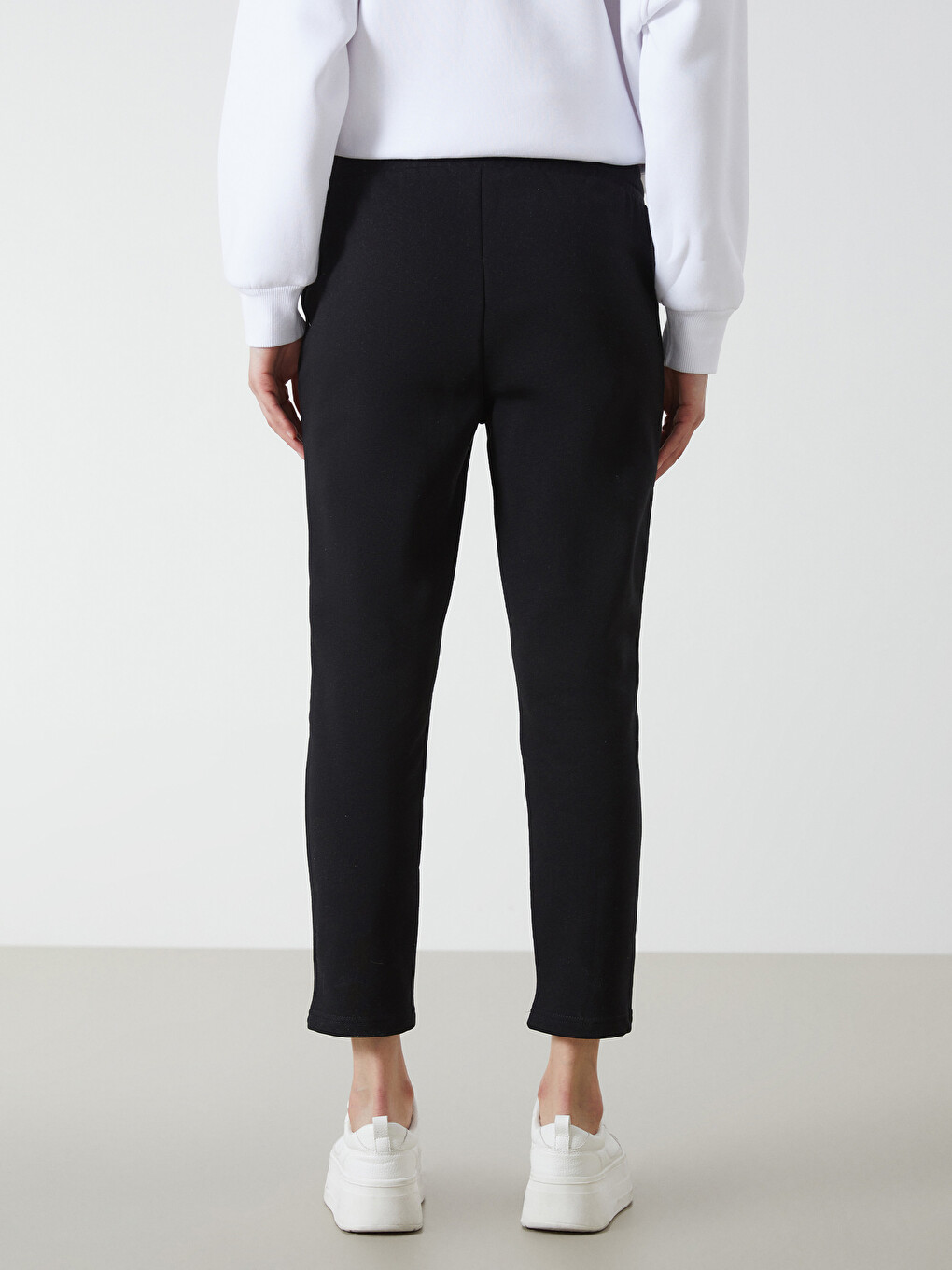 Women's Sweatpants With Elastic Waist-3
