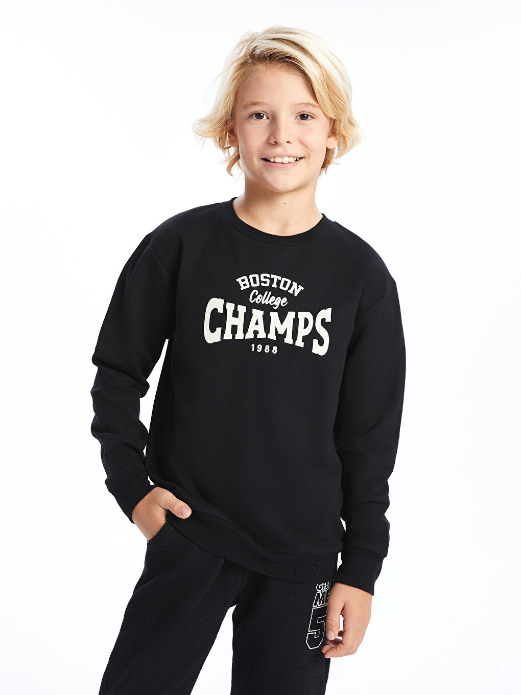 LCW Kids Yeni Siyah Bisiklet Yaka Erkek Çocuk Sweatshirt