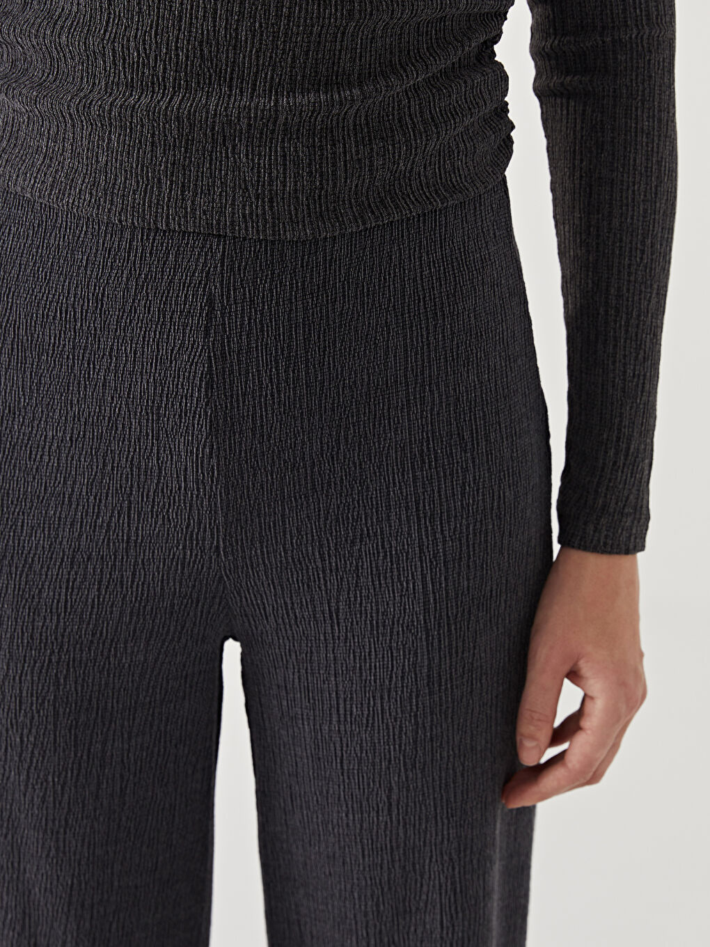 Gri Standart Fit Dokulu Kadın Pantolon-2