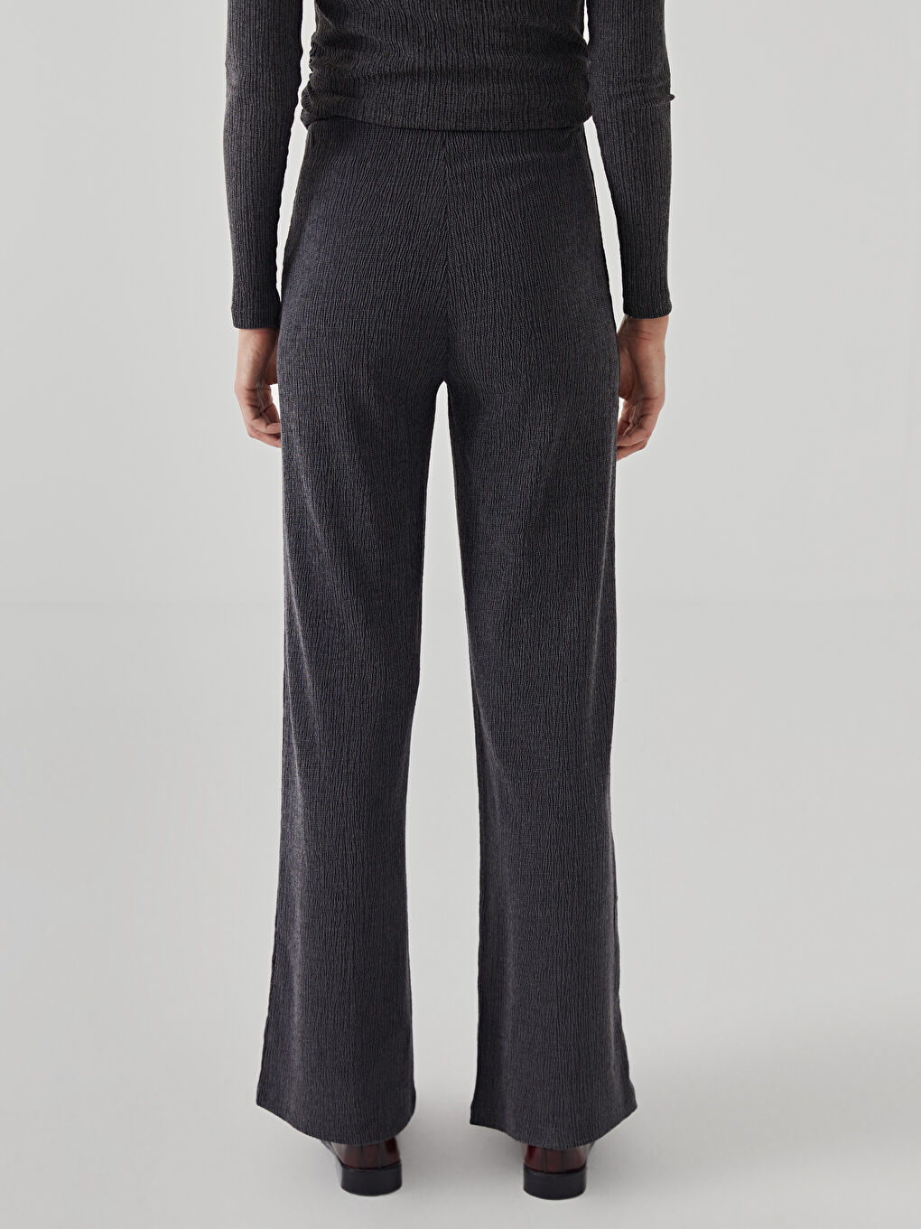 Gri Standart Fit Dokulu Kadın Pantolon-3