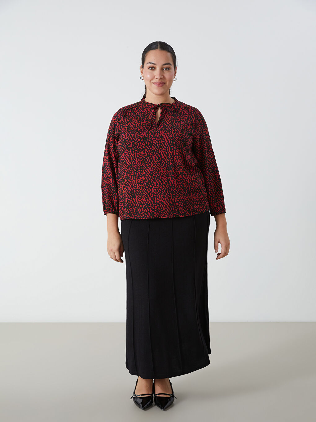 Kırmızı Bağlamalı Yaka Desenli Kadın Bluz-2