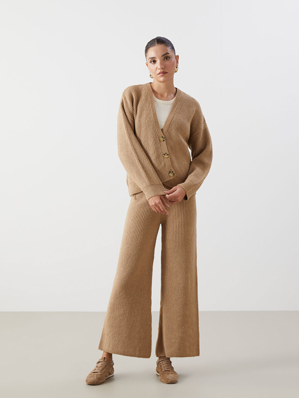 Cardigan pour Femmes à Encolure en V-1
