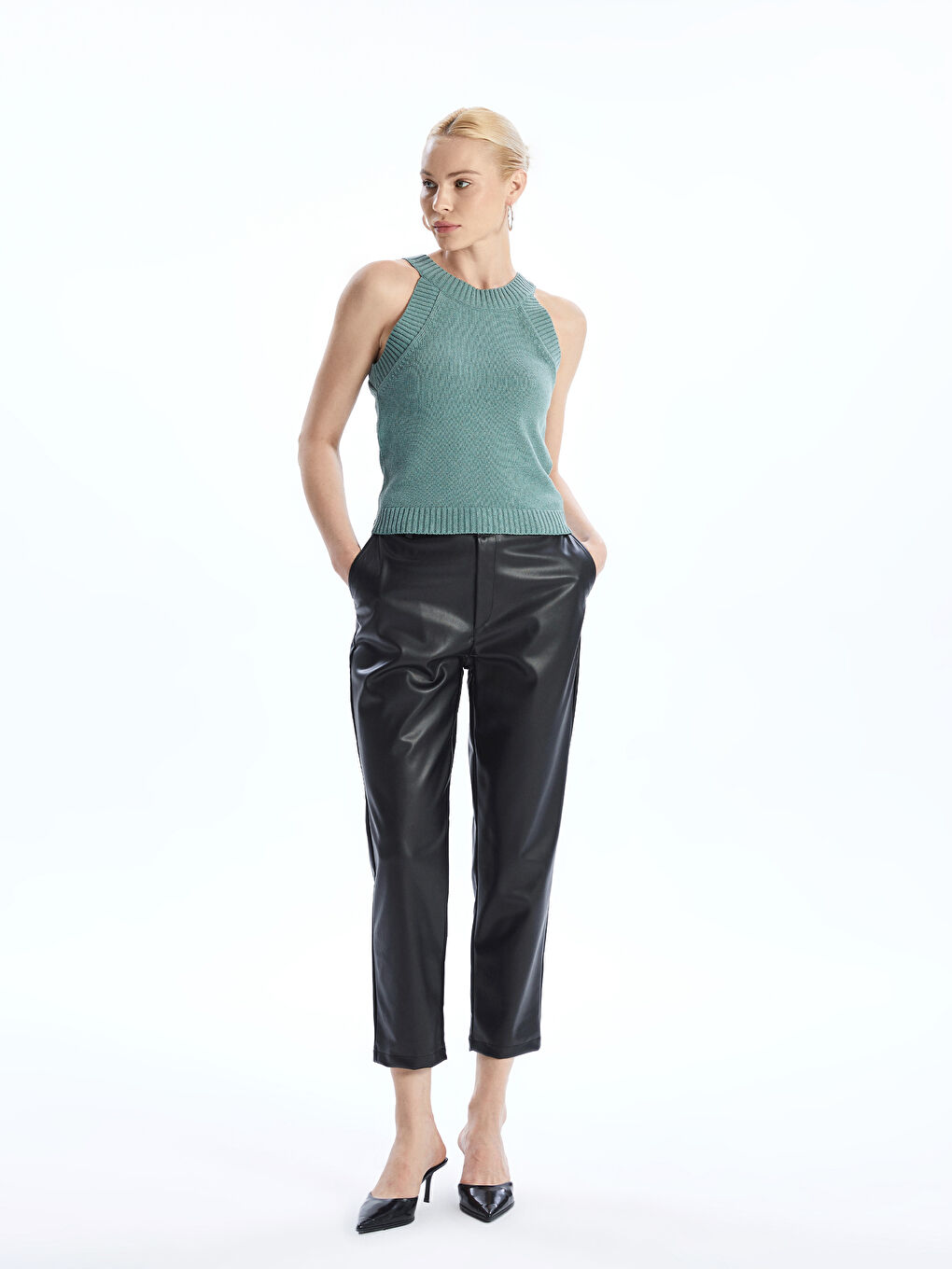 سترة صوفية برقبة دائرية للسيدات-1