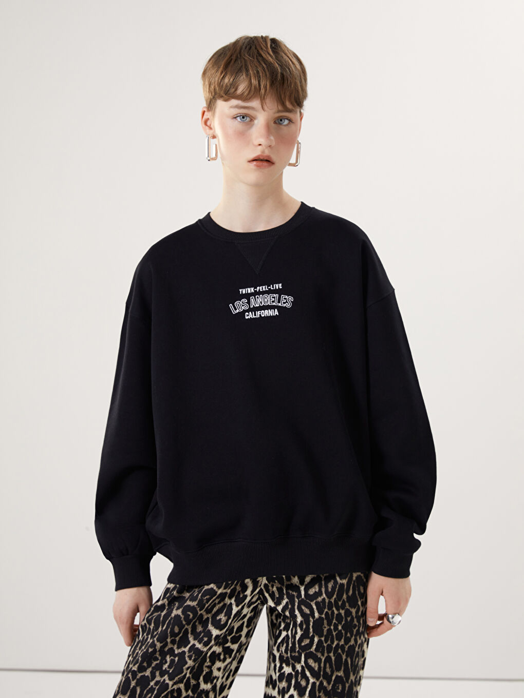 XSIDE Siyah California Nakışlı Oversize Kadın Kalın Sweatshirt