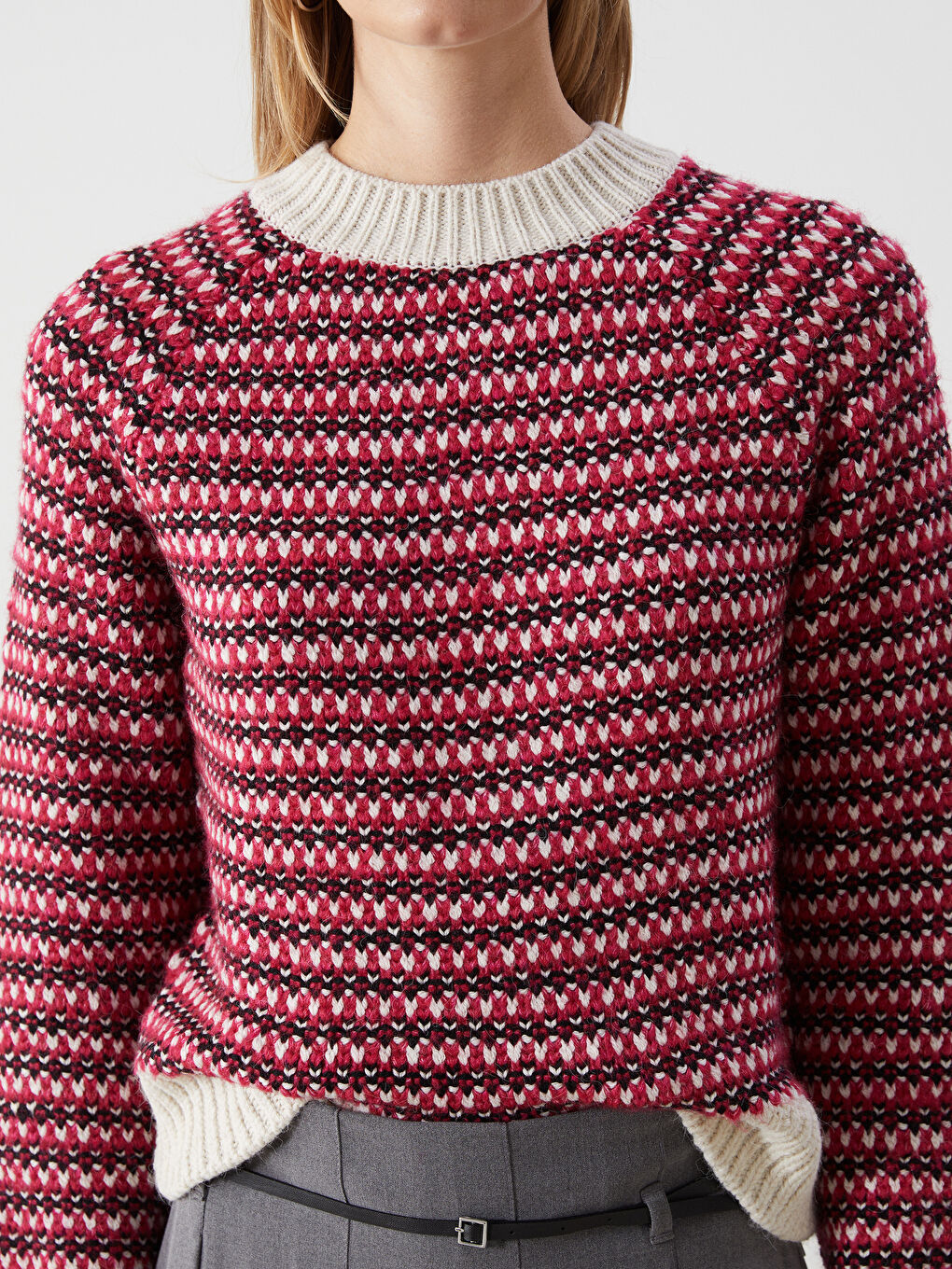 كنزة صوفية تريكو منقوشة برقبة دائرية للسيدات-2