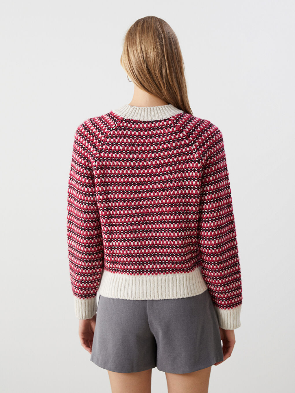 كنزة صوفية تريكو منقوشة برقبة دائرية للسيدات-3