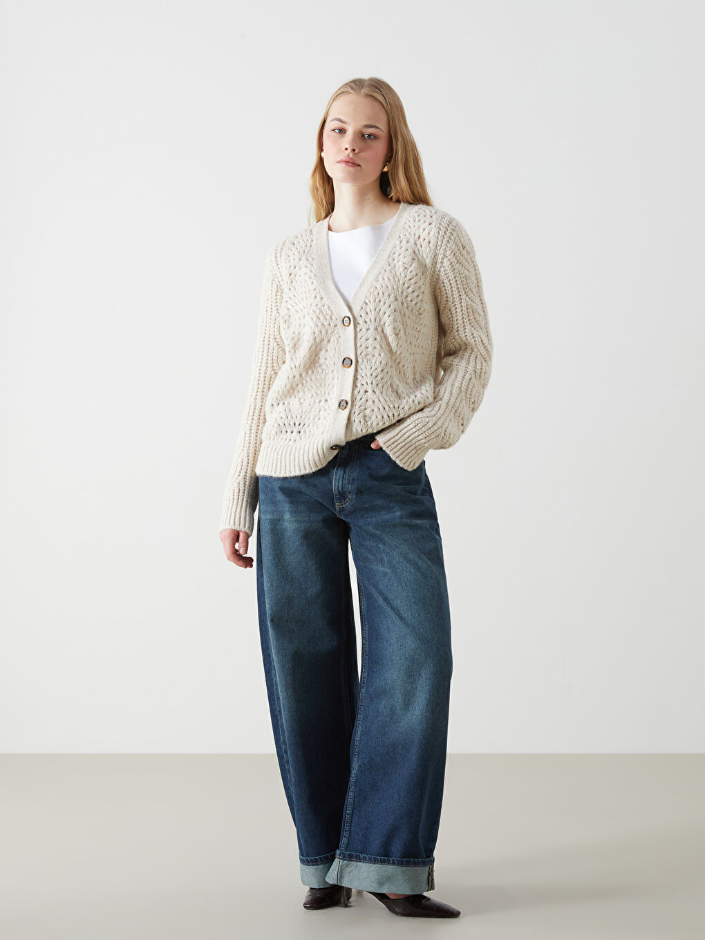 كارديجان تريكو محبوك بثقوب برقبة على شكل حرف V للسيدات-1