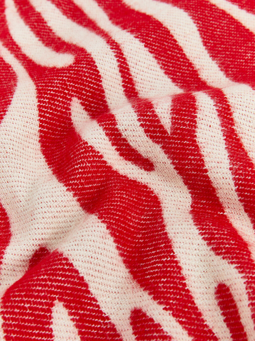 Kırmızı Desenli Kadın Atkı-2