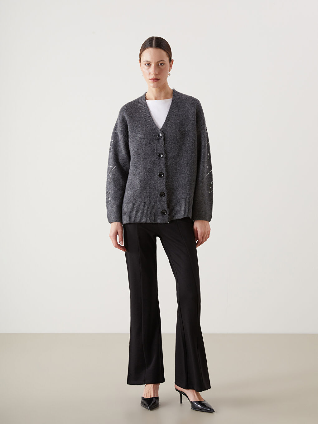 Antrasit V Yaka Taşlı Oversize Kadın Triko Hırka-1