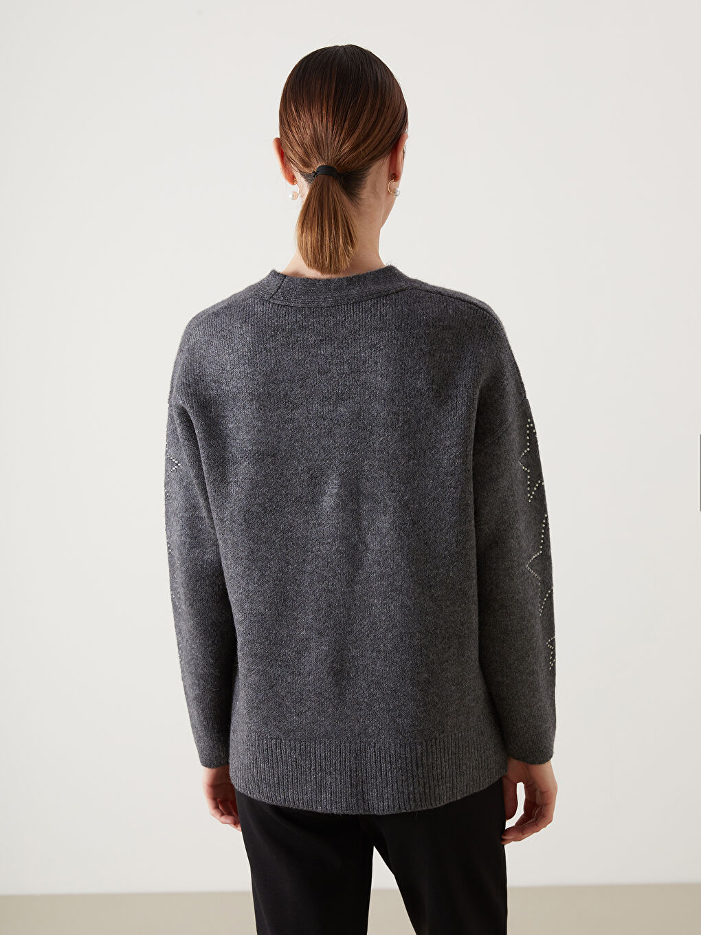 Antrasit V Yaka Taşlı Oversize Kadın Triko Hırka-3