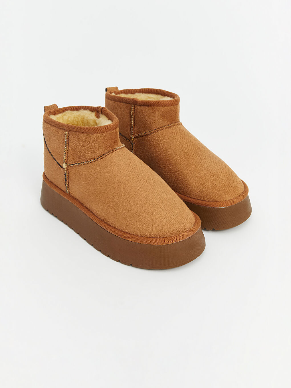 Kahverengi İçi Kürklü Kadın Bot