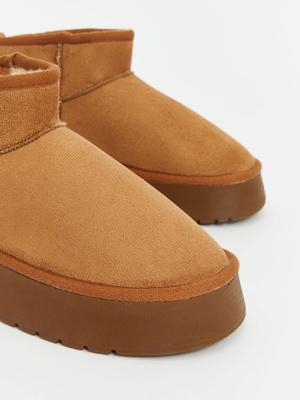 Kahverengi İçi Kürklü Kadın Bot-2