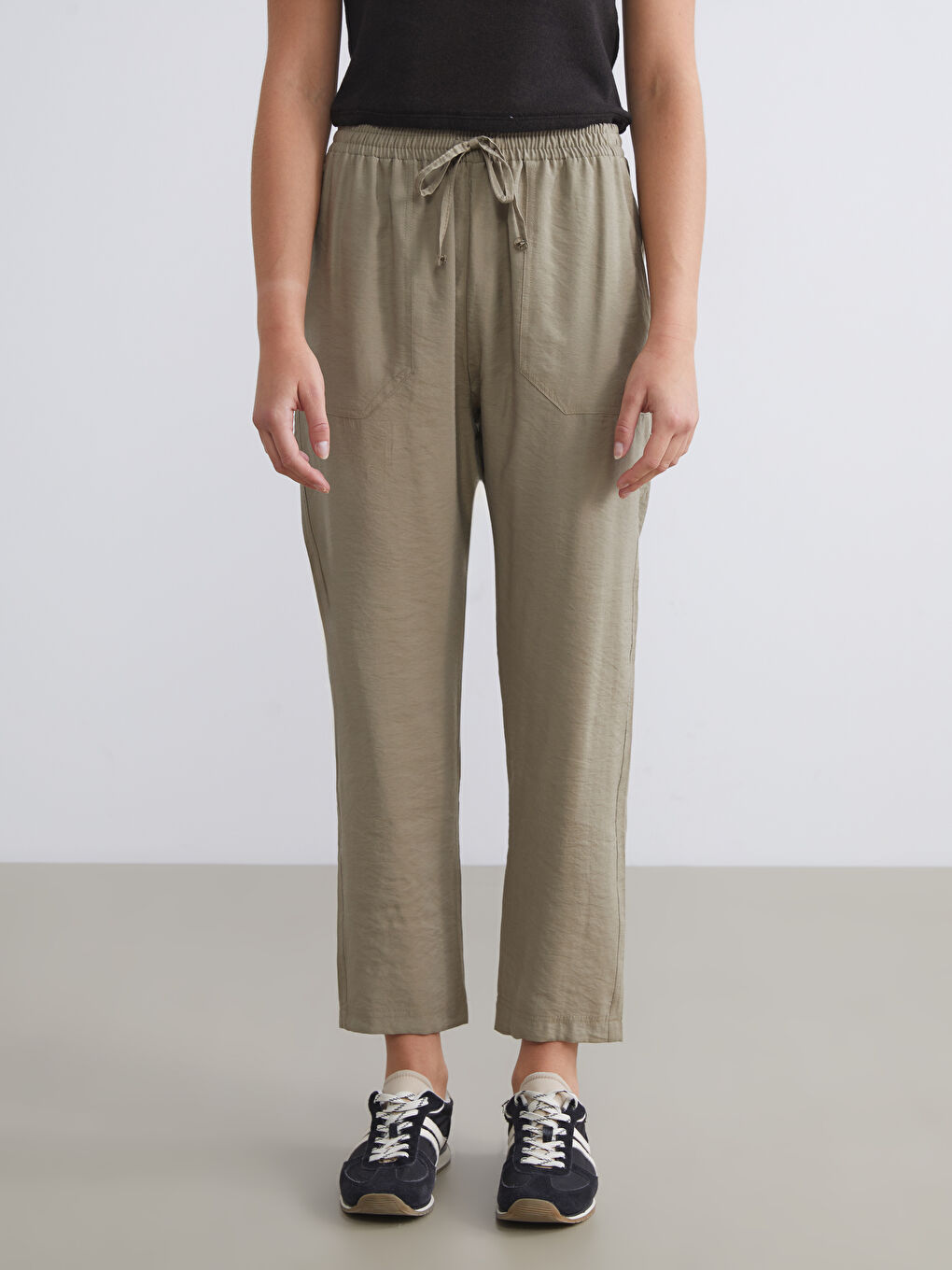 Haki Beli Lastikli Loose Fit Kadın Pantolon-1