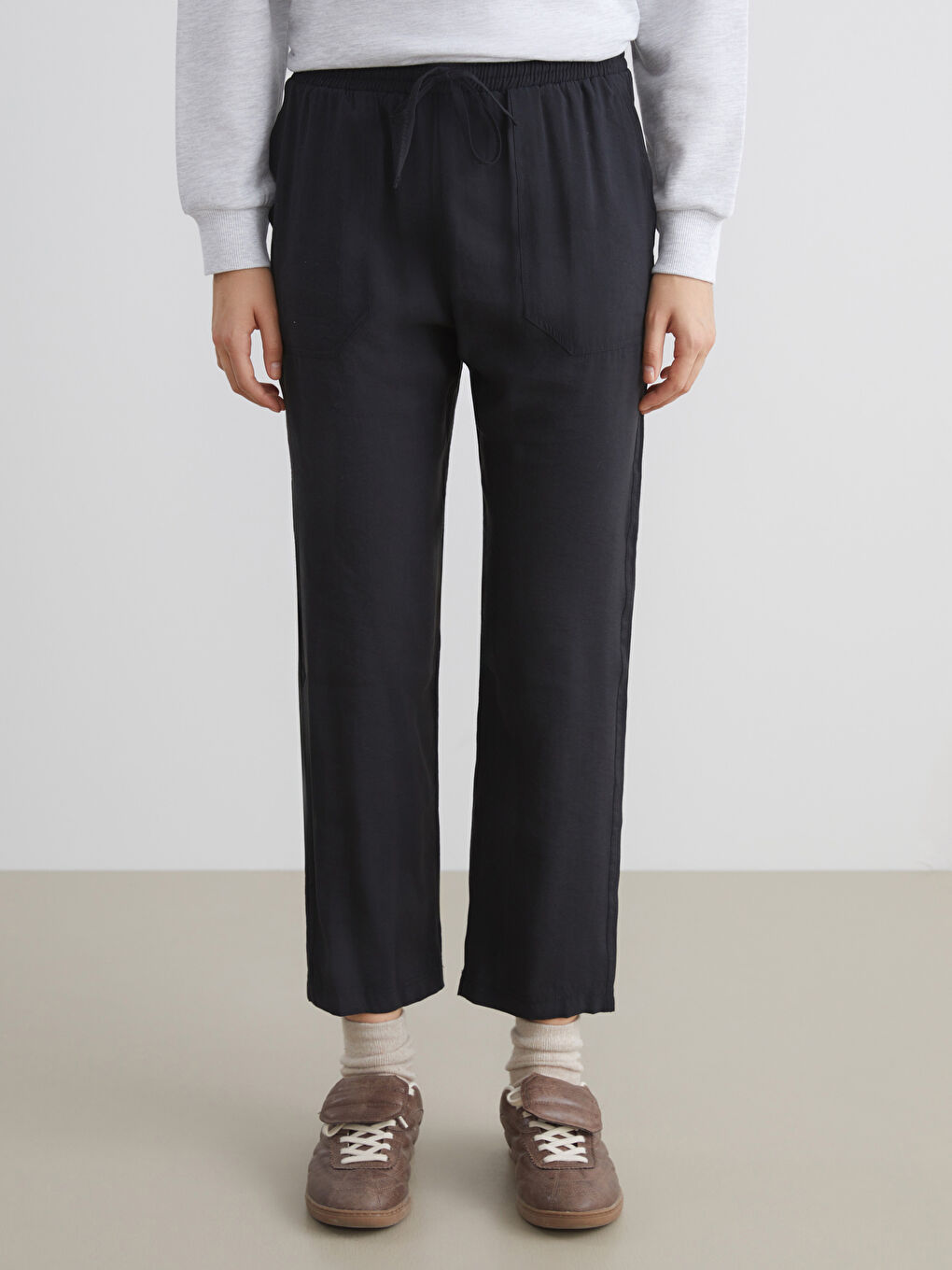 Siyah Beli Lastikli Loose Fit Kadın Pantolon-2