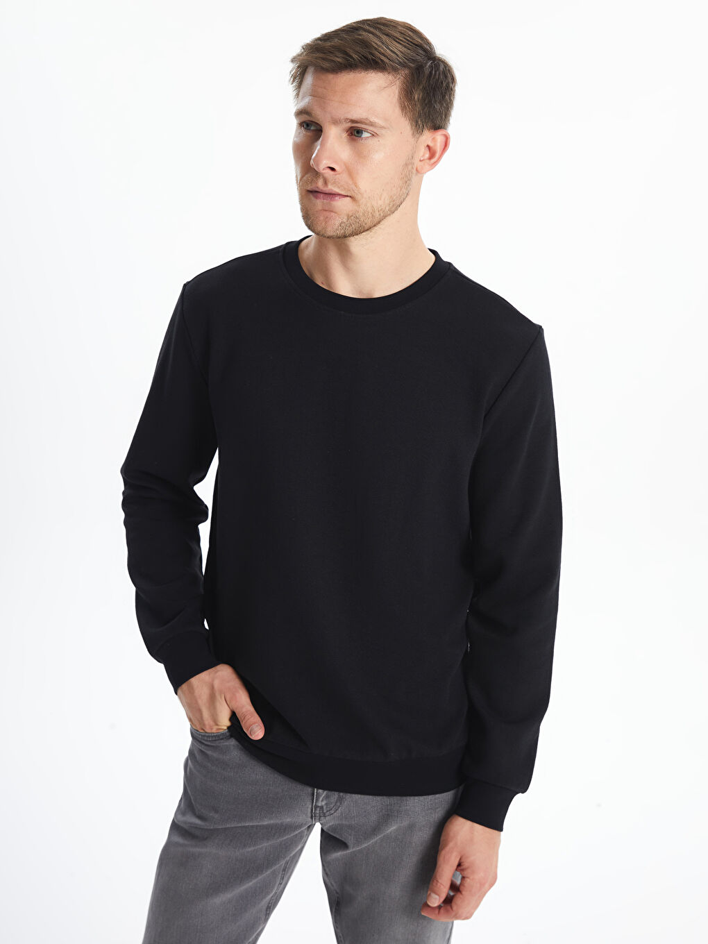 LCWAIKIKI Classic Yeni Siyah Bisiklet Yaka Uzun Kollu Erkek Sweatshirt