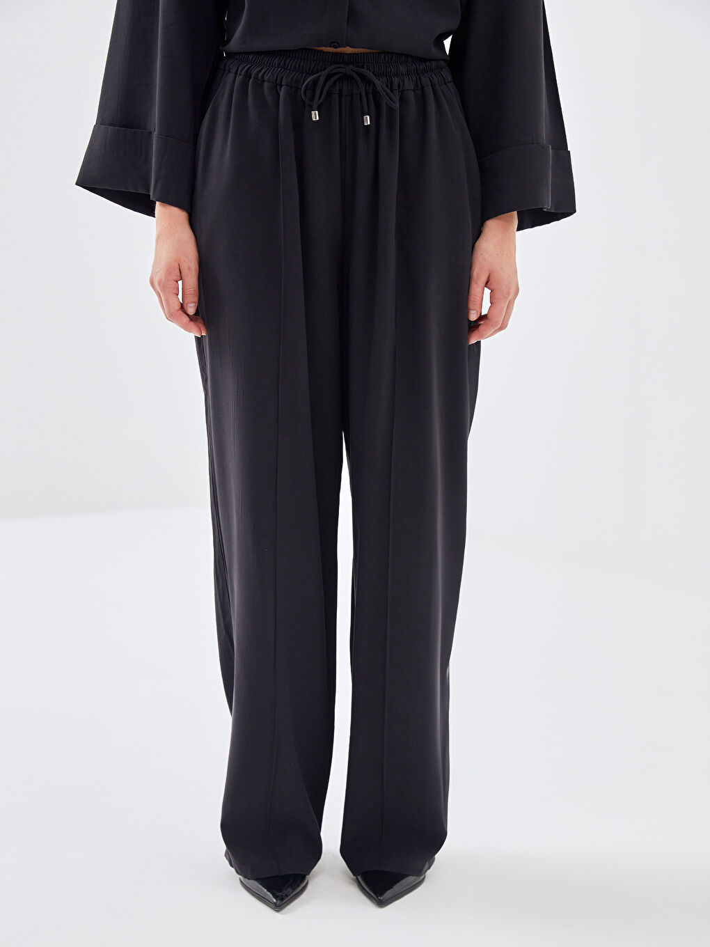 Siyah Beli Lastikli Geniş Paça Kadın Pantolon-1